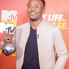 Ali Kiba 2017 recieved his MTVEMA which was given to a wrong art